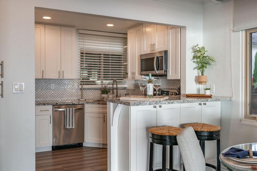 Oceanfront Townhome With Breathtaking Views *